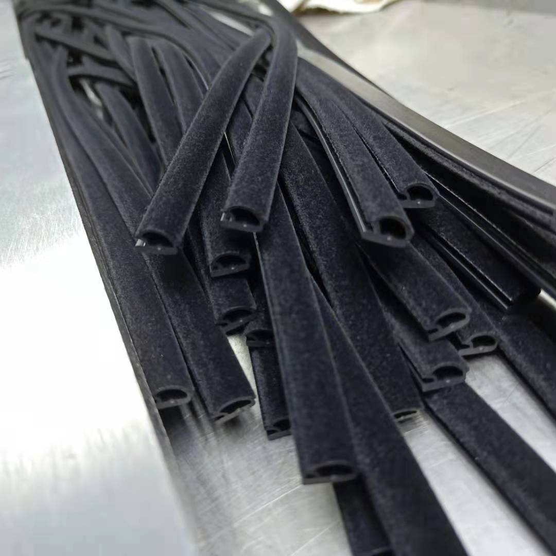 Flocked Extrusion Rubber Sealing Strip for Automotive Sunroof