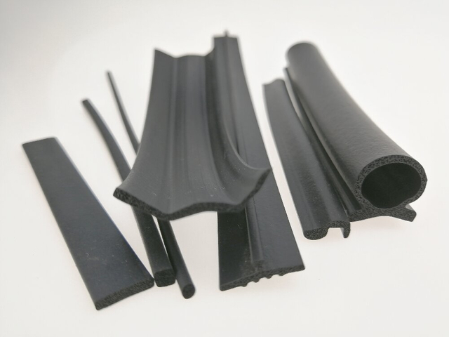 Automotive Rubber Extrusion Sealing Car Door Glass Seal Strips at Weather Stripping